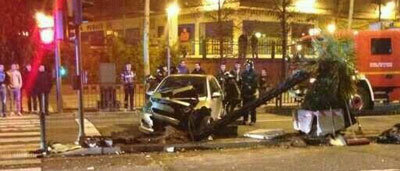 Estrella su vehículo contra la mediana en la Avenida de Madrid