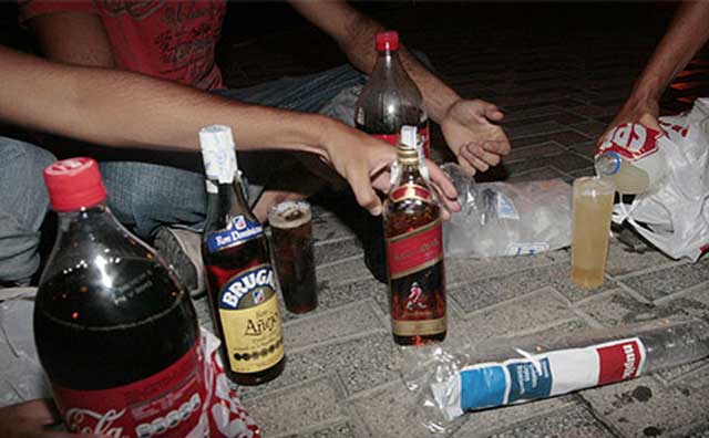 Cuatro actas por tomar alcohol en la calle