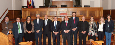 Los patronos de la Fundación Caja Rural Castilla-La Mancha visitan las Cortes regionales
