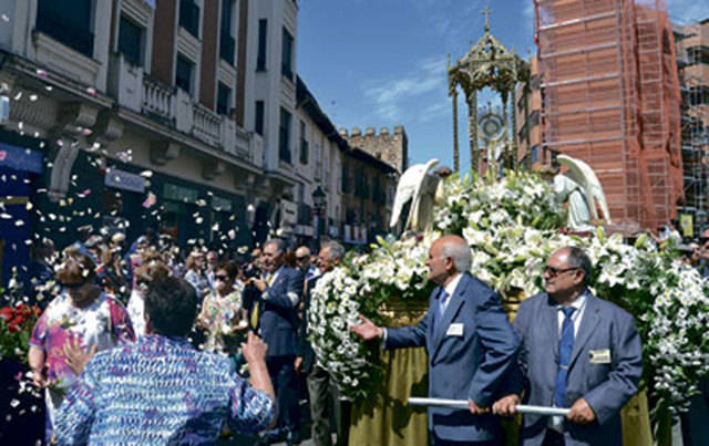 Masiva procesión de Corpus Christi en Talavera