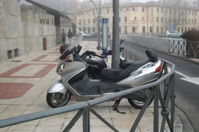 Campaña de la Policía Local de Talavera para informar de los nuevos aparcamientos habilitados para motos