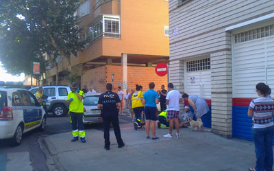 Un hombre es atendido en plena Francisco Aguirre tras ser atropellado