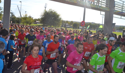La carrera solidaria de ASEM-CLM abarrota la pista de atletismo con su mensaje 'Avanzando juntos'