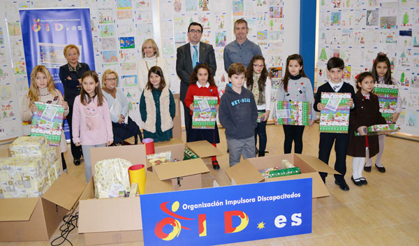 La OID entrega los premios a los ganadores del Concurso Escolar de Tarjetas Navideñas