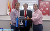 El FS Talavera recibió el trofeo de campeón de Tercera División