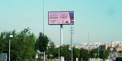 El Corpus de Toledo se promociona en carreteras de ciudades españolas como Madrid o Barcelona
