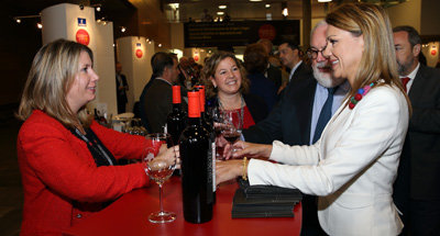 Cospedal asegura que la Cumbre del Vino está siendo un éxito y valora que el sector la vea como una oportunidad