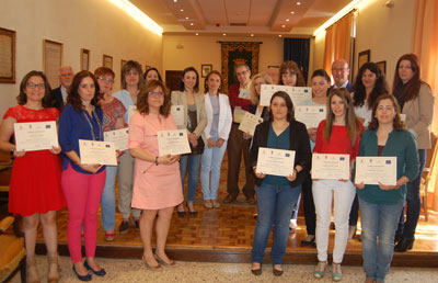 Las alumnas del curso de inspección y calidad reciben sus diplomas en el Ayuntamiento