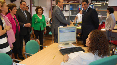 Echániz visita las dependencias de la nueva Unidad de Valoración de la Dependencia en Talavera