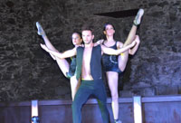 Talavera llena de la mejor danza el entorno de las murallas de Carnicerías