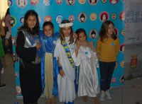 Ante el constante auge de Halloween, decenas de niños apoyaron Holy Wins (los santos ganan)