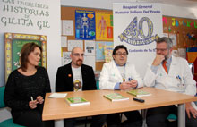 El alergólogo del Hospital de Talavera, Alvaro Moreno, presenta su nueva novela infantil en el aula de Pediatría