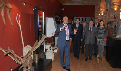García-Tizón visita el Museo Etnográfico en la inauguración tras su remodelación
