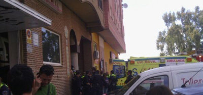 El joven de 13 años que se precipitó desde un quinto piso en Talavera sigue en estado grave