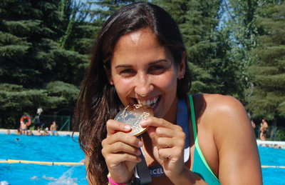 Pilar Peña hace gala de su cercanía y deportividad con el Club Waterpolo Poseidón