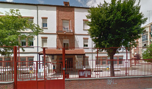 El pleno reconoce los 50 años del colegio 'San Juan de Dios'