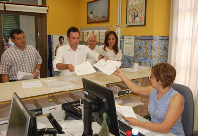 El PSOE presenta las declaraciones de la renta de todos sus concejales de Talavera