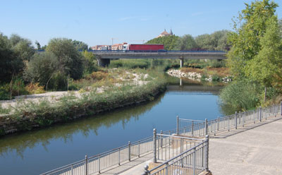 Fomento asegura que repondrá las farolas del Puente del Príncipe en próximas fechas