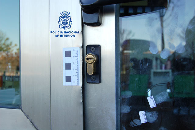 Detenida una persona que trató de robar en una peluquería