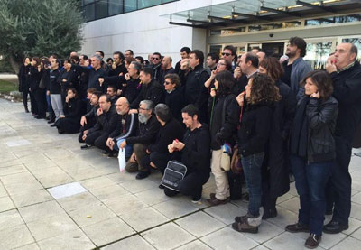 Sonora pitada a las puertas de Radio Televisión de Castilla-La Mancha