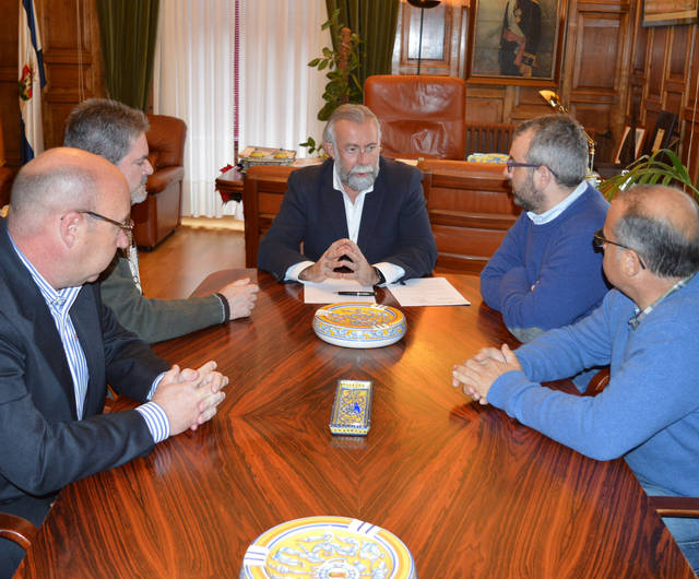 El Gobierno local se reúne con el sindicato CCOO