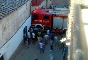 Impresionante incendio en el centro de Puente del Arzobispo