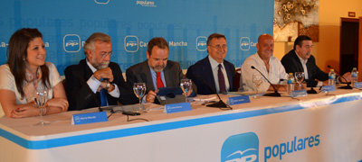 El PP considera una hipocresía del PSOE negarse a suprimir los privilegios de los expresidentes y aprueba una resoución contra ello