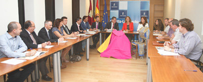 Cospedal: La Mesa de la Tauromaquia será un órgano permanente de diálogo entre la Administración y el sector taurino