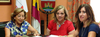 Novillo resalta la importancia de la colaboración institucional “en beneficio de la integración social de la mujer”