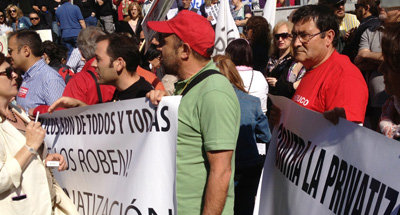 Trabajadores y estudiantes se concentran para frenar la privatización de 15 residencias universitarias y el cierre de tres residencias escolares