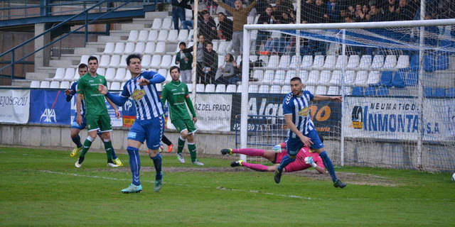 El CF Talavera desaprovecha la oportunidad de salir del descenso