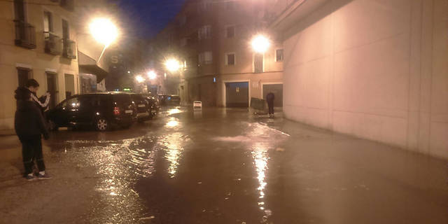 Se llena de agua la talaverana Calle Templarios