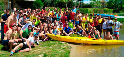 80 universitarios disfrutan con el deporte en el embalse de Cazalegas