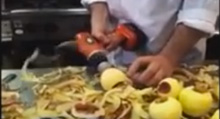 Un chef demuestra lo fácil y rápido que es pelar una manzana con un taladro