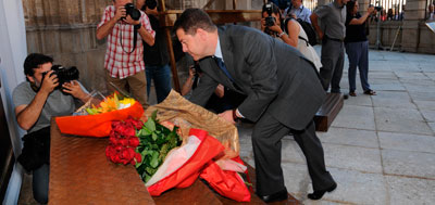 Un millar de niños participan en la tradicional ofrenda floral del Corpus