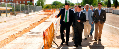 La remodelación del paseo Manuel Machado incorpora una pista de patinaje y un parque infantil adaptado