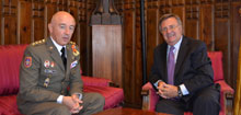 García-Tizón recibe al nuevo director de la Academía de Infantería de Toledo