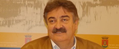 Domínguez presenta públicamente sus ingresos e invita al resto de ediles a que lo hagan 