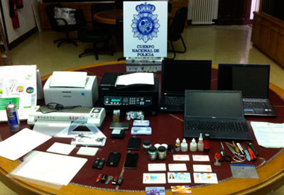 Desmantelan un grupo que falsificaba documentos en un antiguo club de alterne en El Casar de Escalona