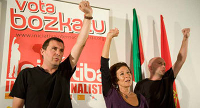 Polémica en las redes sociales por la foto de Maestro junto a Otegi