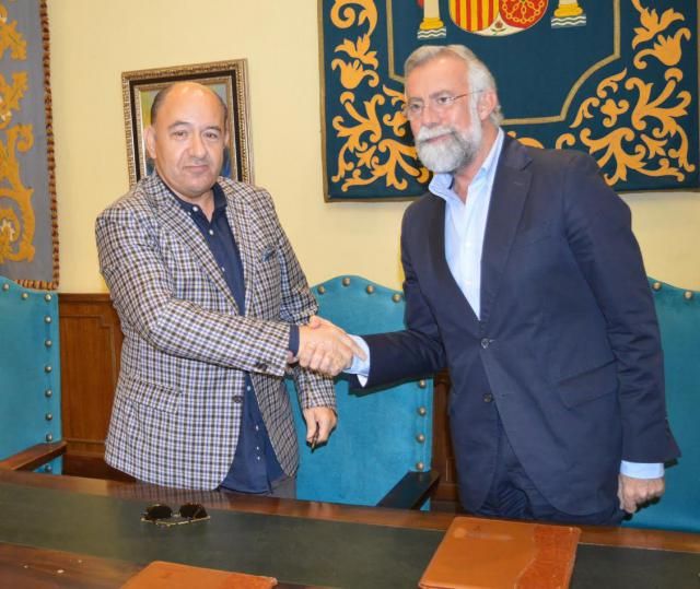 Firma del convenio para la puesta en marcha de un quinto mural cerámico en Talavera