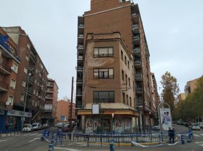 El edificio en ruinas entre el Paseo de la Estación y del Muelle será derribado