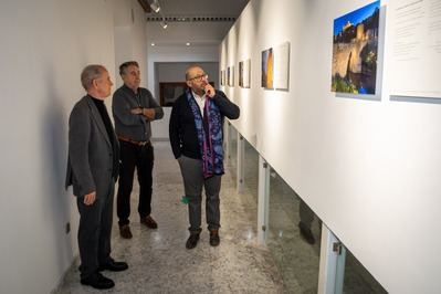 La Diputación de Toledo inaugura TO(le)DO CON VERSOS, la exposición de Isidro Moreno Sánchez