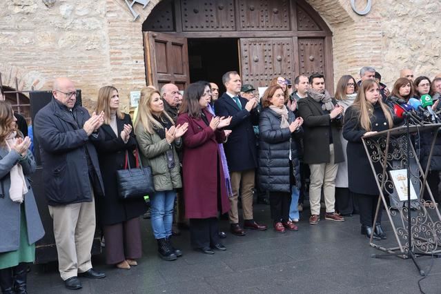 El Gobierno regional y la Diputación se suman a la concentración por el presunto asesinato por violencia de género de una mujer en Torrijos