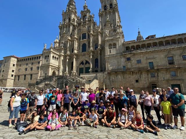 Medio centenar de toledanos reciben la Compostela tras realizar el “II Camino de Santiago en familia”