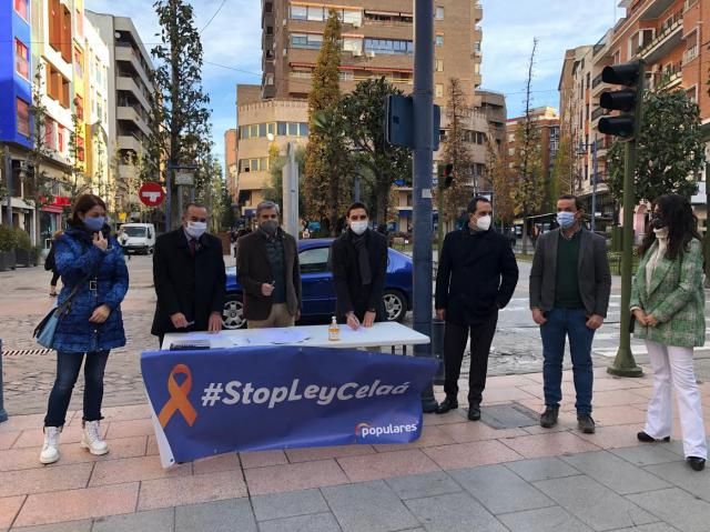 TALAVERA | El PP recoge firmas contra la Ley Celaá