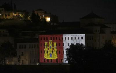 La sede de las Cortes se ilumina para celebrar el Día de Castilla-La Mancha