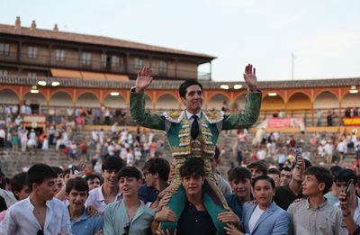 Álvaro Lorenzo conquista el Corpus de Toledo y sale a hombros ante un lleno histórico