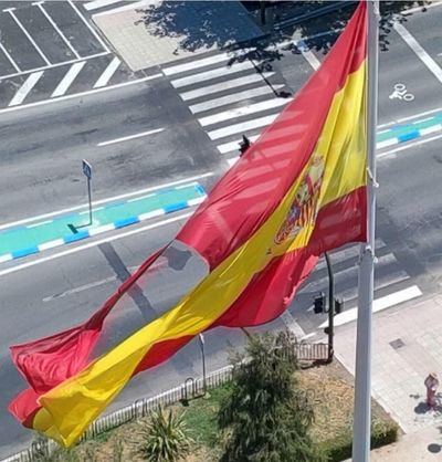 Vuelve a romperse la bandera gigante de España de Talavera