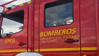 Un incendio en una chatarrería moviliza un amplio operativo en Yuncler